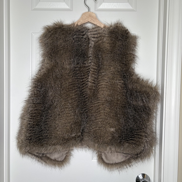 New York & Company Faux Fur Vest in Rich Brown - Picture 2 of 6